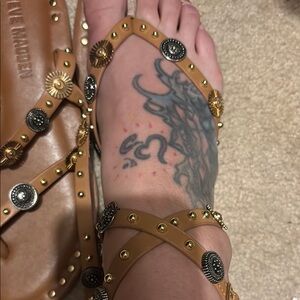 Steve Madden Tan Gold Gladiator Sandals